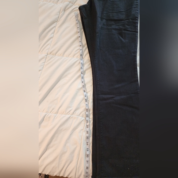 Chico's PLATINUM Barely Bootcut Jeans in Black 18 Tall - Picture 4 of 16